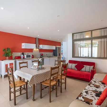 Les Noix 4 A 6 Personnes A Pres De Vulcania Apartment *