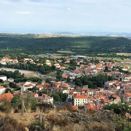 Les Noix 4 A 6 Personnes A Pres De Vulcania Вольвик