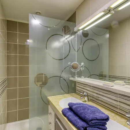 Les Noix 4 A 6 Personnes A Pres De Vulcania * Вольвик