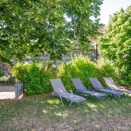 Les Noix 4 A 6 Personnes A Pres De Vulcania